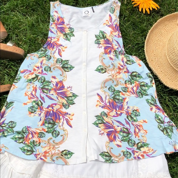 🌺 Anthropologie “Akemi + Kin” CUTE Floral Top Sm! - Picture 2 of 8